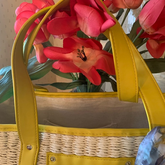 Mark and Graham, EXTRA LARGE straw beach tote. YELLOW trim and 2 straps 10 inch - Picture 2 of 10
